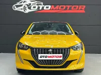 Usado Peugeot 208 Style 100 CV (73 kW) 2021 Amarillo Utilitario
