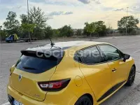 Usado Renault Clio IV 200 CV (147 kW) 2013 Amarillo Berlina