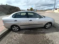 Usado Seat Cordoba Reference 100 CV (73 kW) 2005 Gris / plata Berlina
