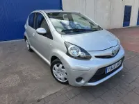 Usado Toyota Aygo City 68 CV (50 kW) 2013 Gris Utilitario
