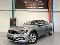 Usado VW Passat Business 150 CV (110 kW) 2021 Gris / plata Berlina