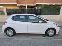 Usado Peugeot 208 Signature Sky 83 CV (61 kW) 2019 Blanco Utilitario