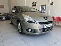 Usado Peugeot 5008 Style 115 CV (84 kW) 2013 Beige Monovolumen