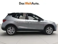 Usado Seat Arona Xperience 110 CV (80 kW) 2022 Gris plata SUV