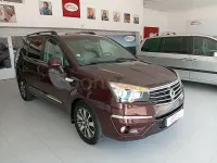 Usado SsangYong Rodius Limited 178 CV (130 kW) 2017 Granate Monovolumen