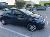 Usado Peugeot 208 Access 68 CV (50 kW) 2018 Negro Utilitario