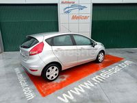 Usado Ford Fiesta Trend 70 CV (51 kW) 2011 Gris / plata Berlina