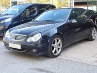 Usado Mercedes C200 Classic 122 CV (89 kW) 2007 Negro Utilitario
