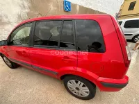 Usado Ford Fusion 90 CV (66 kW) 2005 Rojo Utilitario