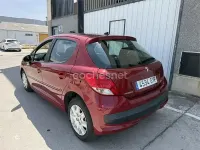Usado Peugeot 207 95 CV (69 kW) 2010 Granate Berlina