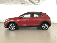 Usado Kia Stonic 101 CV (74 kW) 2022 Rojo SUV
