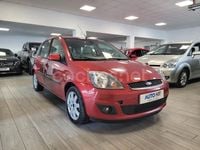 Usado Ford Fiesta Ghia 90 CV (66 kW) 2005 Granate Utilitario