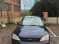 Usado Ford Mondeo Trend 125 CV (91 kW) 2001 Azul Berlina