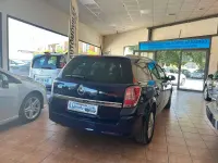 Usado Opel Astra Energy 110 CV (80 kW) 2009 Azul Familiar