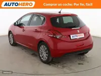 Usado Peugeot 208 Allure 82 CV (60 kW) 2016 Rojo Utilitario