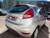 Usado Ford Fiesta Trend 82 CV (60 kW) 2011 Gris / plata Utilitario