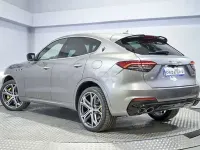 Usado Maserati Levante 430 CV (316 kW) 2022 Gris / plata SUV