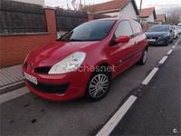Usado Renault Clio II Authentique 75 CV (55 kW) 2009 Rojo Berlina