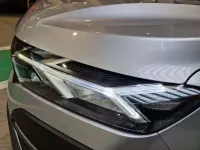Usado Dacia Sandero Comfort 91 CV (66 kW) 2022 Gris higland Utilitario