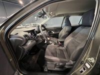 Usado Toyota Yaris Hybrid 116 CV (85 kW) 2023 Gris SUV