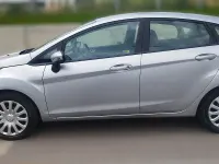 Usado Ford Fiesta Trend 82 CV (60 kW) 2014 Gris / plata Utilitario