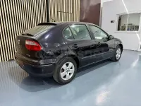 Usado Seat Leon Sport 110 CV (80 kW) 2005 Negro Utilitario