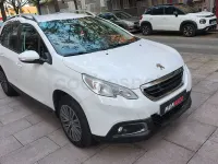 Usado Peugeot 2008 Allure 100 CV (73 kW) 2015 Blanco SUV