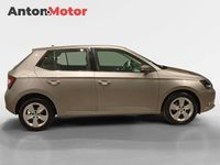 Usado Skoda Fabia Active 90 CV (66 kW) 2016 Gris Utilitario