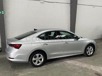 Usado Skoda Octavia Ambition 115 CV (84 kW) 2021 Gris / plata Berlina