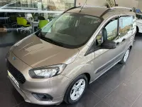 Usado Ford Tourneo Courier Trend 100 CV (73 kW) 2019 Beige Monovolumen