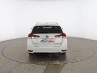 Usado Toyota Auris Touring Sports Active 136 CV (100 kW) 2017 Blanco Familiar