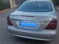 Usado Mercedes E320 Avantgarde 204 CV (150 kW) 2003 Gris / plata Berlina