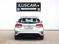 Usado Ford Focus Trend 125 CV (91 kW) 2021 Plata perla moondust Berlina