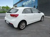Usado Kia Rio 101 CV (74 kW) 2022 Blanco Berlina
