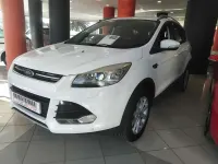 Usado Ford Kuga Trend 120 CV (88 kW) 2014 Blanco SUV
