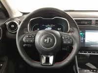 Käytetty MG ZS Comfort 111 HP (81 kW) 2021 Punainen Sedan