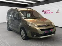 Usado Citroën Berlingo Feel 100 CV (73 kW) 2016 Marrón Monovolumen