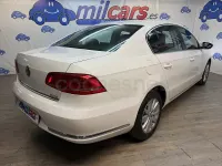 Usado VW Passat Highline 140 CV (102 kW) 2011 Blanco Berlina