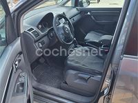 Usado VW Touran Sport 140 CV (102 kW) 2011 Gris / plata Monovolumen
