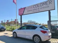 Usado Opel Astra Selective 140 CV (102 kW) 2015 Blanco Utilitario