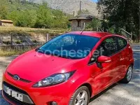 Usado Ford Fiesta Trend 82 CV (60 kW) 2010 Rojo Berlina