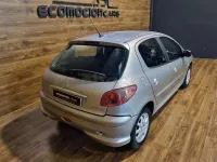 Usado Peugeot 206 70 CV (51 kW) 2004 Gris / plata Berlina