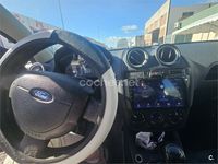 Usado Ford Fiesta Ambiente 68 CV (50 kW) 2005 Azul Utilitario