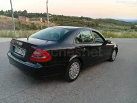 Usado Mercedes E220 Avantgarde 143 CV (105 kW) 2002 Negro Berlina