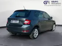 Usado Skoda Fabia Ambition 60 CV (44 kW) 2020 Gris / plata Utilitario