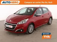 Usado Peugeot 208 Allure 100 CV (73 kW) 2018 Rojo Utilitario