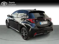 Usado Toyota Yaris Hybrid Sport 116 CV (85 kW) 2022 Negro Berlina