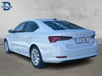 Usado Skoda Octavia Selection 150 CV (110 kW) 2023 Blanco Berlina