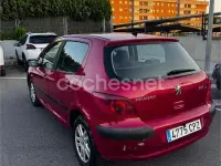 Usado Peugeot 307 110 CV (80 kW) 2003 Rojo Berlina