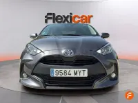 Usado Toyota Yaris Hybrid Active 116 CV (85 kW) 2025 Gris / plata Berlina